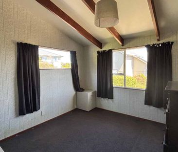 Comfortable and Cosy on Calvert - Photo 2