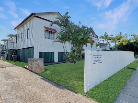 Renovated 2 Bedroom Unit - Close to Everything - Photo 1