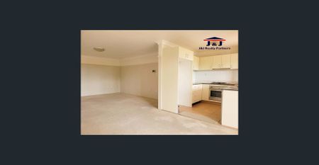 Spacious 2 Beds APT for rent - Photo 2