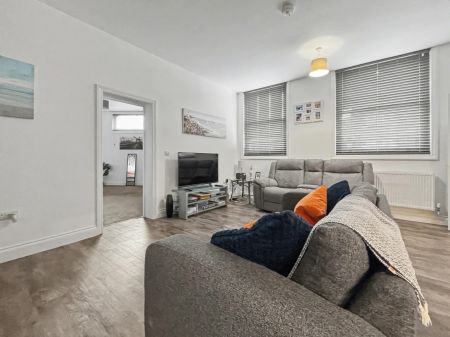 high-quality, turnkey home by the sea. - Photo 2