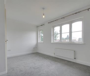 4 bedroom semi-detached house to rent - Photo 2