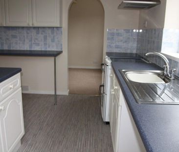 3 bedroom semi-detached house to rent - Photo 6