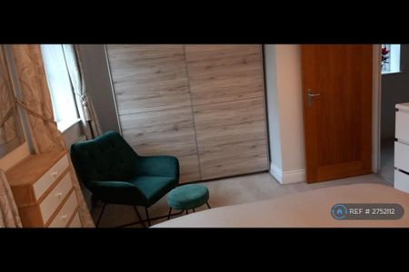 1 bedroom in a house share to rent - Photo 3