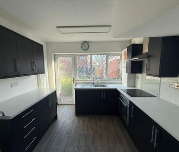 3 bedroom semi-detached house to rent - Photo 6