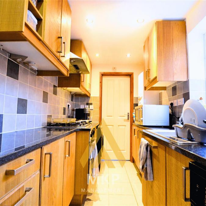 4 bedroom terraced house to rent - Photo 1