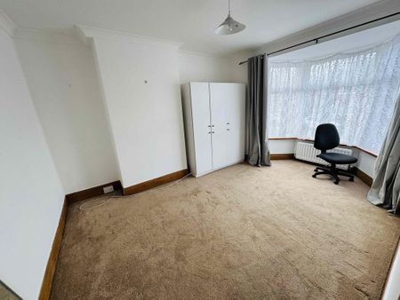 4 bedroom semi-detached house to rent - Photo 5