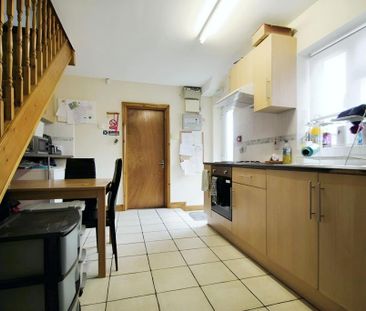 3 bedroom end of terrace house to rent - Photo 1