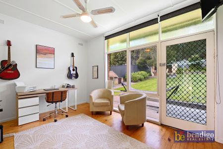 Bright and Spacious 3 Bedroom Home - Photo 5