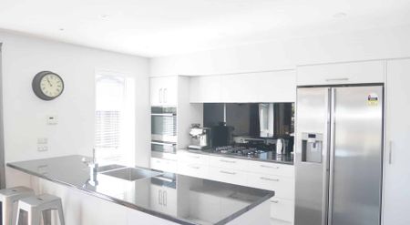 WIGRAM - 3 BEDROOMS, 2 BATHROOMS, HEATPUMP, DOUBLE INTERNAL ACCESS GARAGE - Photo 3