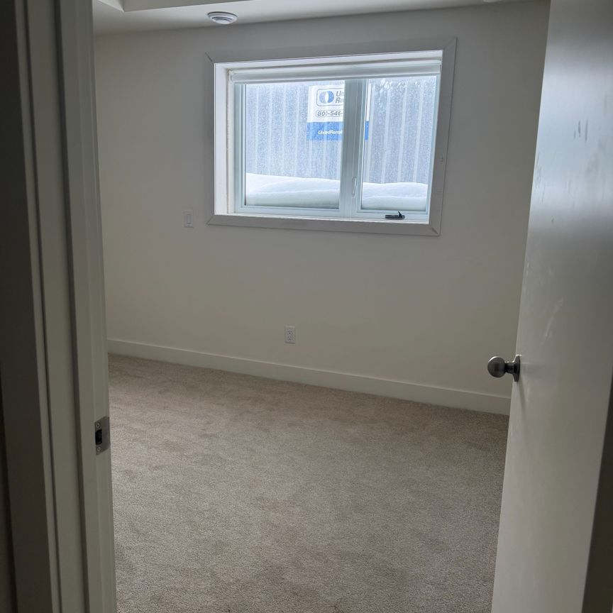 For Lease - 16 Melbourne Avenue, St. Catharines, Ontario - Photo 1