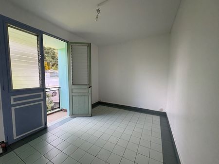 T4 lumineux avec terrasses à Fort-de-France - Photo 5