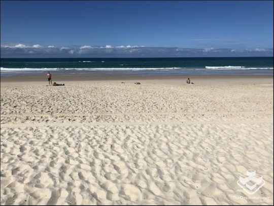 Modern 2 bedroom 2 bathroom unfurnished apartment in a beach complex in Burleigh Heads - Photo 1