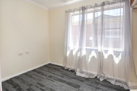 76 Adina Crescent, Orange. - Photo 4