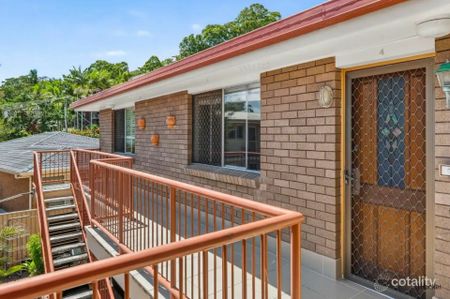 EASY COASTAL LIVING IN PRIME CURRUMBIN LOCATION! - Photo 4