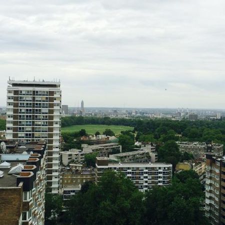 Large Room In a very safe and secure Flat overlooking Hyde Park. - Photo 4