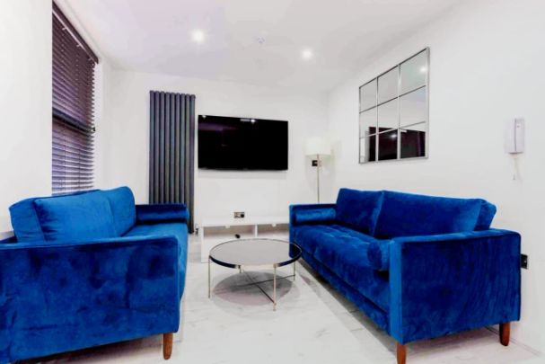 6 Beds 3 Baths - Photo 1
