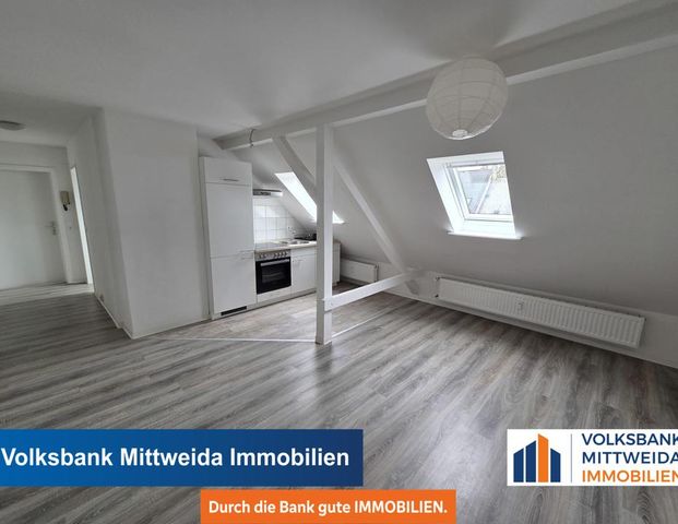 Gemütliche 2-Zimmer-Dachgeschosswohnung mit Einbauküche in Chemnitz-Hilbersdorf! - Photo 1