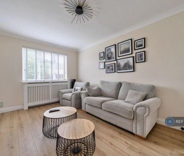 3 bedroom semi-detached house to rent - Photo 1