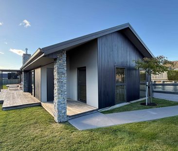 Seasonal Rental: Sunny and stylish - Photo 3