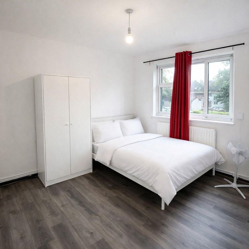 4 bedroom flat share to rent - Photo 1