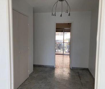 Location Appartement 2 pièces 62m² NICE 06200 - Photo 2