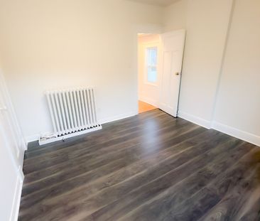 For Lease - 2469 Queen Street Unit# 4, Toronto, Ontario - Photo 4