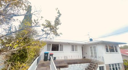 3 bed 1 bath with open kitchen plan living area - Photo 4