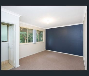 Low-Maintenance Townhouse in a Quiet Block - Photo 5