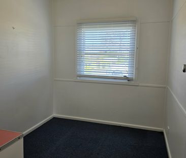 Conveniently Located 2-Bedroom Flat in a Small Block of 4 - Photo 6