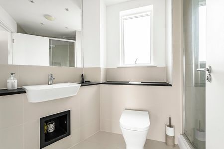 A light and spacious duplex two bedroom apartment with views of local Trumpington parks. Ideally located a short walk to the Addenbrookes campus and easy access to the M11 & guided busway. - Photo 2