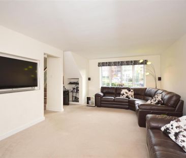 4 bedroom detached house to rent - Photo 3