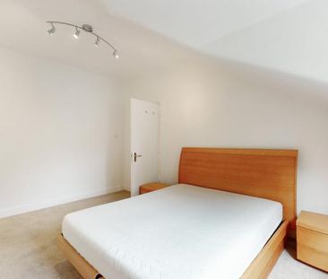 2 Bedroom, 1 bath, 1 reception Flat - Photo 1