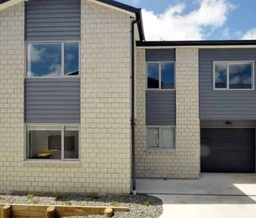 Modern 3BR Townhouse in Mangere Bridge - Photo 1