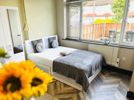 Room in a Shared House, Hawkhurst Road, SW16 - Photo 5