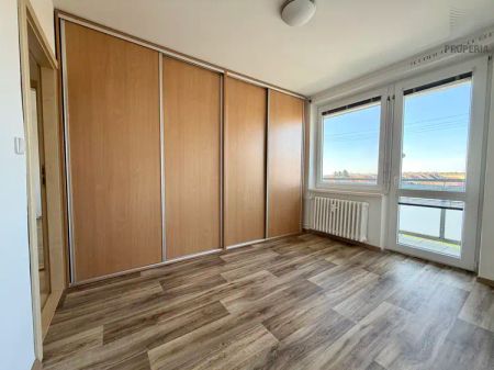 Pronájem částečně zařízeného bytu 3+1 + 2x lodžie, ul. Sídliště, Hrušovany u Brna, CP 82 m - Fotografie 4