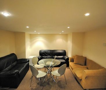 8 Bed - 4 Rokeby Gardens, Headingley, Leeds - LS6 3JZ - Student - Photo 2