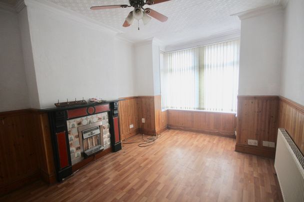 ******** AVAILABLE NOW ******** *** ENTRANCE HALLWAY *** THREE DOUBLE BEDROOM'S *** DINING KITCHEN *** 2 RECEPTION ROOMS *** GARDEN *** ON STREET PARKING *** GAS CENTRAL HEATING *** DOUBLE GLAZED - Photo 1