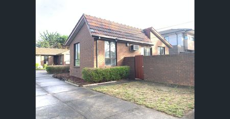 Beautifully renovated in Brilliant Location. - Photo 5