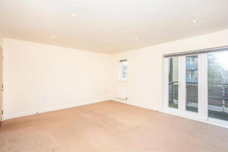 Manhattan Avenue, Watford - Photo 2