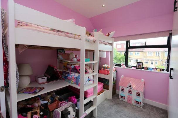 Gladstone Road, Surbiton, KT6 - Photo 1