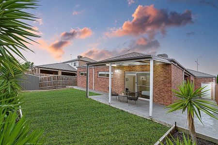 Spacious 4-Bedroom Family Home in Epping - Photo 5