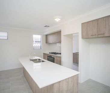 Perfect Family Home in Forrestfield! - Photo 4