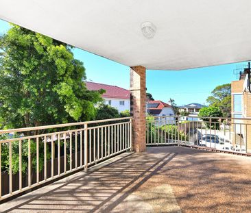 Spacious, Light Filled Three bedroom Apartment - Photo 5