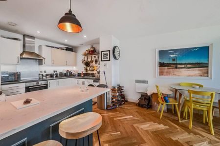 2 bedroom flat to rent - Photo 2