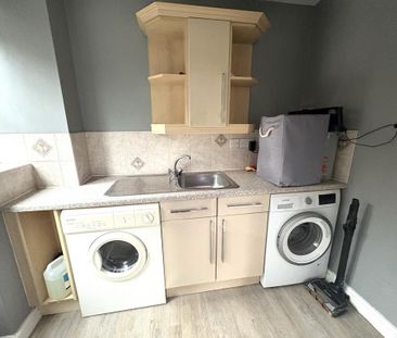 4 bedroom detached house to rent - Photo 2