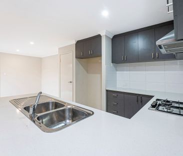 Home in the Heart of Baldivis! - Photo 5