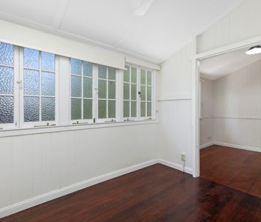 The ultimate family home with pool, premium appliances and exceptio... - Photo 5