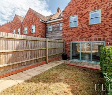 4 bedroom terraced house to rent - Photo 4