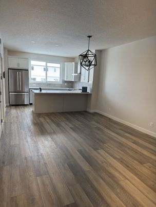 25 Mitchell Rd NW, Calgary - Photo 1