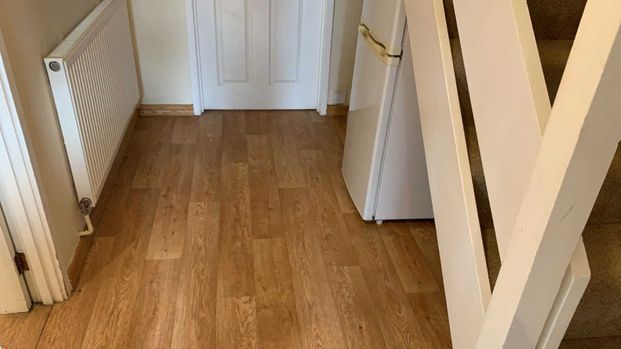 Room 4: 1 Windsor Close, Guildford, GU2 7QU - Photo 1